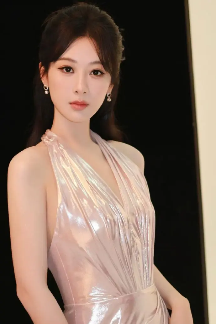 QQ下载量趋势图